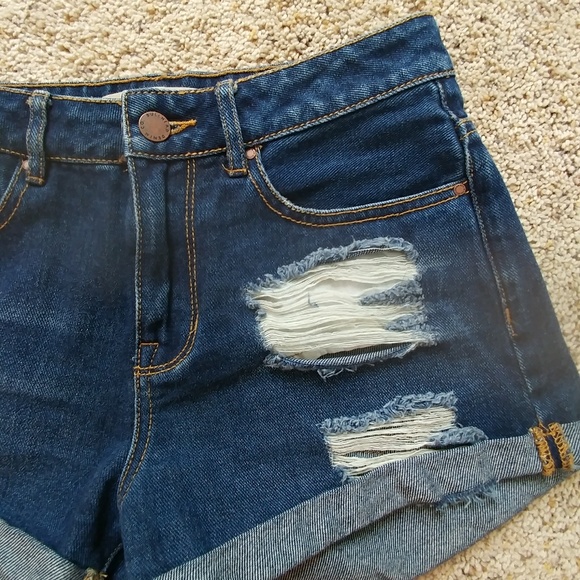 Bullhead Pants - Bullhead high rise distress shorts